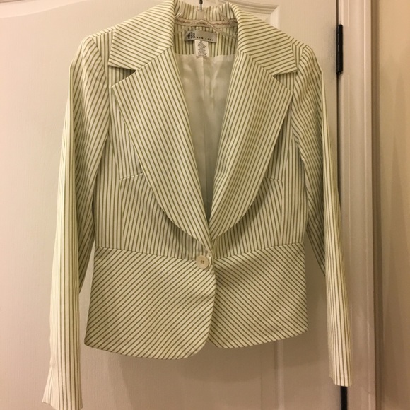 Green and white striped skirt suit size 6P - Picture 2 of 7